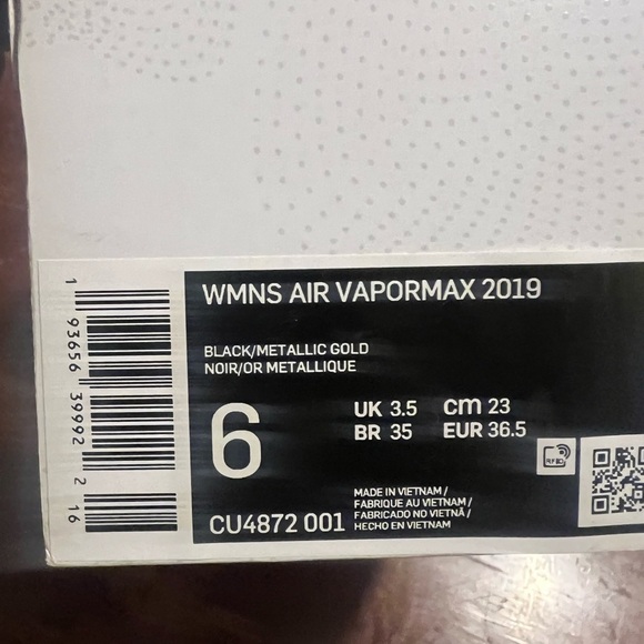 Nike Gray and Red VaporMax Sneakers fits kids size 4.5 new - Picture 7 of 7